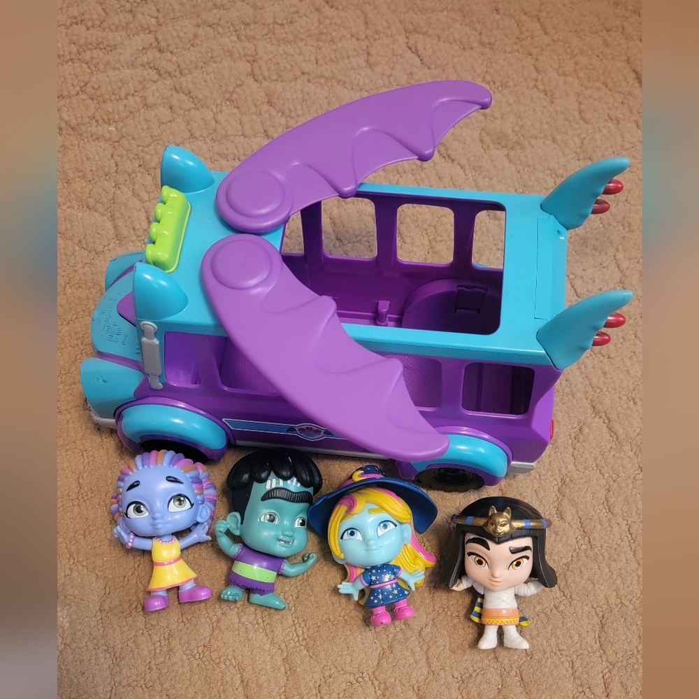 Super Monster Bus and Figures Set